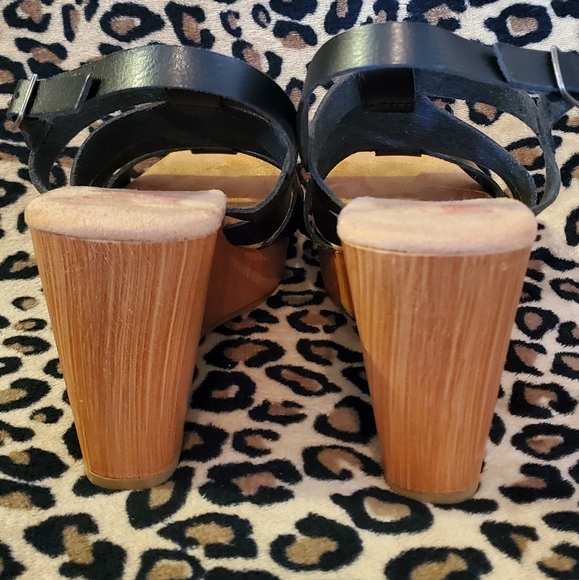 Jellypop Memory Foam Wedge Platforms 9M Black Strappy Sandal Black 4" Heel NWT - Picture 3 of 11